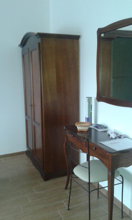 B&B La Coccarda CastellʼAlfero Habitación foto